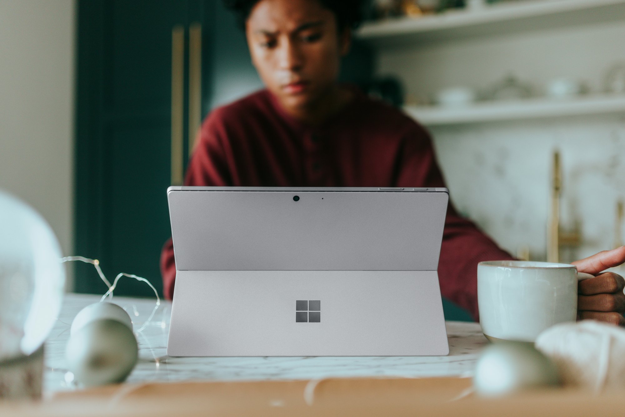surface-rFVhWXZnp7M-unsplash